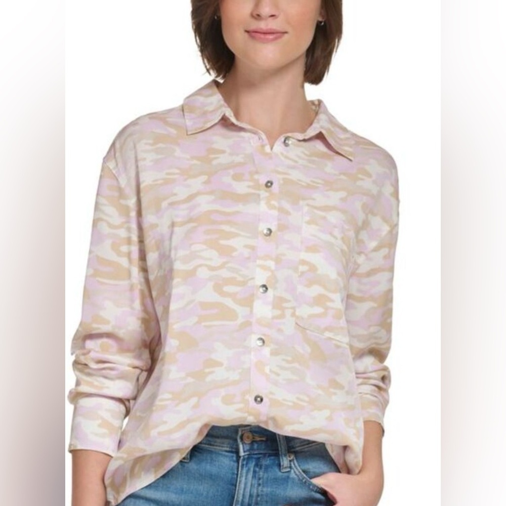 CALVIN KLEIN JEANS, BOYFRIEND FIT, CAMO PRINT BUTTON DOWN SIZE XL